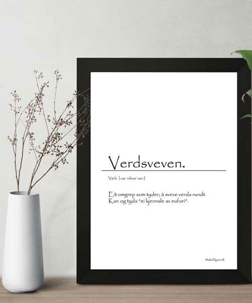 Picture with a vase, flowers and a frame with the content from fakeNynorsk "Verdsveven".